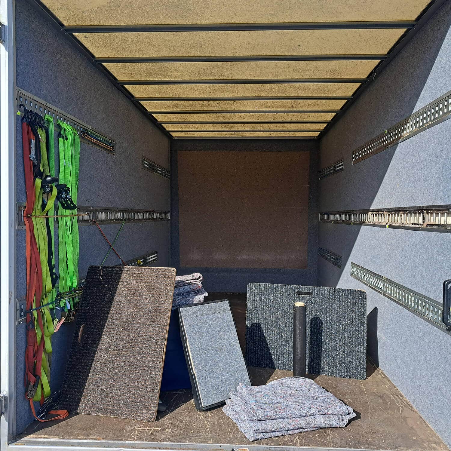 Przeprowadzki i transport (1)