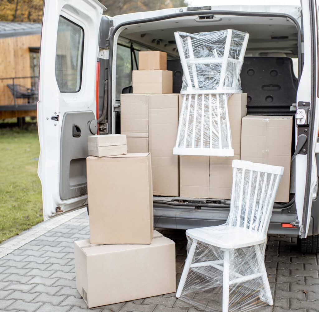 Profesjonalny transport zmniejsza ryzyko uszkodzeń podczas przeprowadzki.